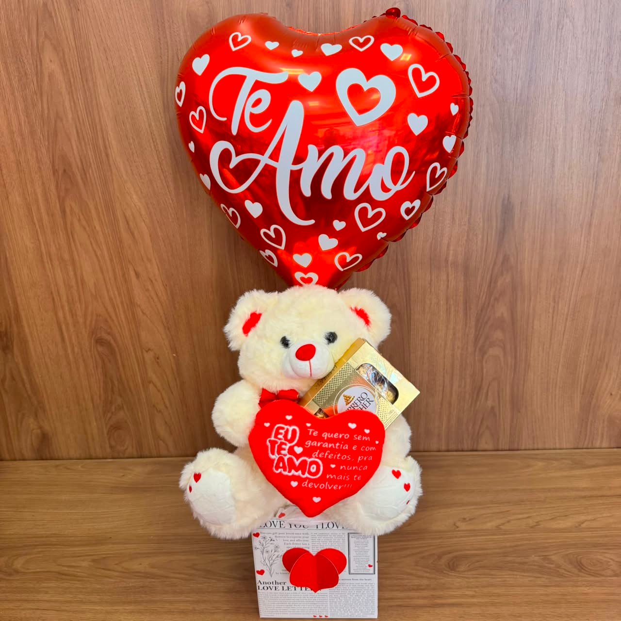WhatsApp Image 2026-06-09 at 12.44.52 (1) 🧸❤️ Urso de Pelúcia com Balão "Te Amo" - Imagem 1